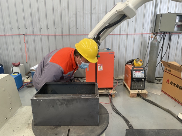 焊接機(jī)器人