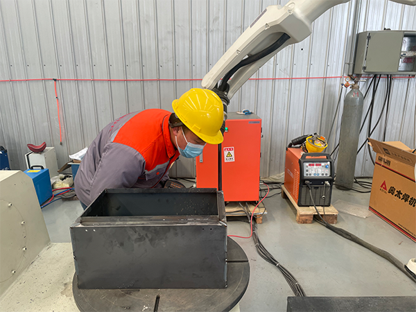 自動焊接機(jī)器人的焊接速度和焊接電流是多少？