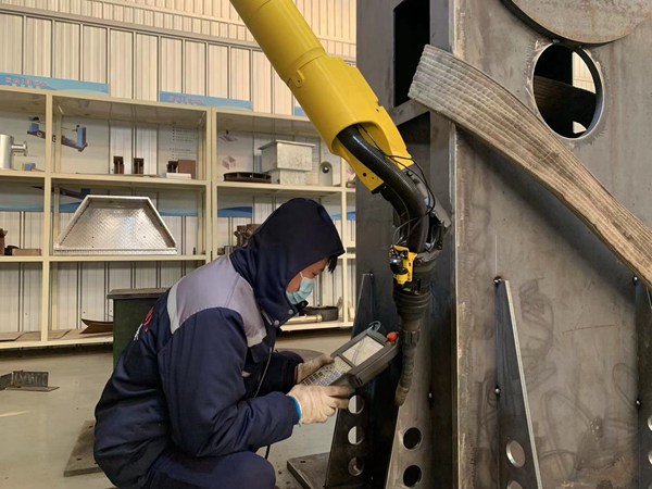 自動(dòng)焊接設(shè)備展示 自動(dòng)焊接設(shè)備的特點(diǎn)