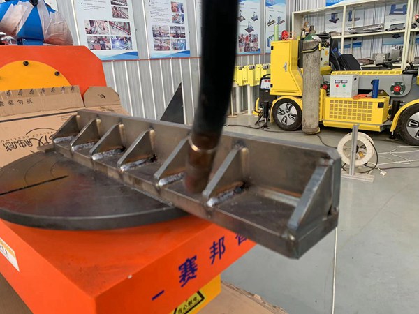 焊接變位機(jī)展示 影響焊接變位機(jī)的價(jià)格的因素