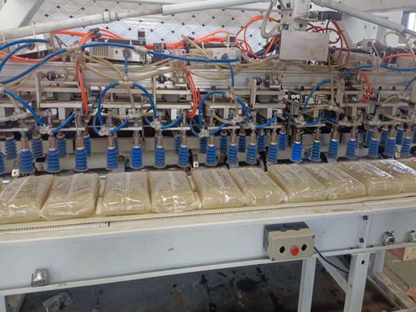 碼垛機(jī)器人工作展示