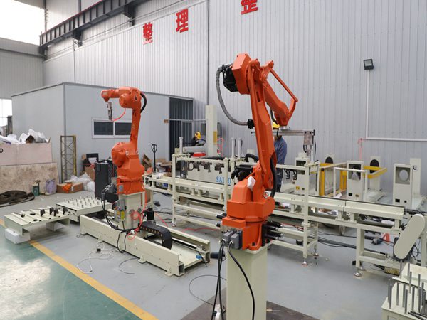 青島賽邦生產(chǎn)的碼垛機(jī)器人展示 碼垛機(jī)器人的工作原理