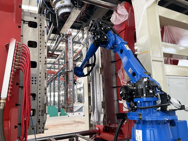 搬運(yùn)機(jī)器人生產(chǎn)線的常用布局 青島賽邦生產(chǎn)的搬運(yùn)機(jī)器人展示