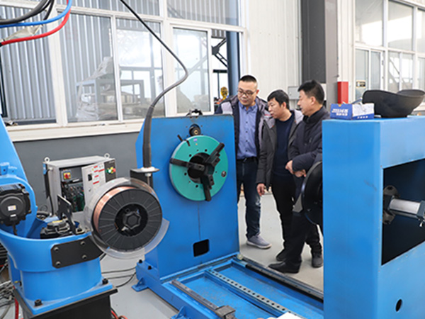 自動(dòng)焊接設(shè)備幫助提高焊接效率 自動(dòng)焊接設(shè)備幫助提高焊接效率