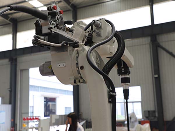 自動(dòng)焊接設(shè)備緊湊合理的結(jié)構(gòu) 自動(dòng)焊接設(shè)備緊湊合理的結(jié)構(gòu)