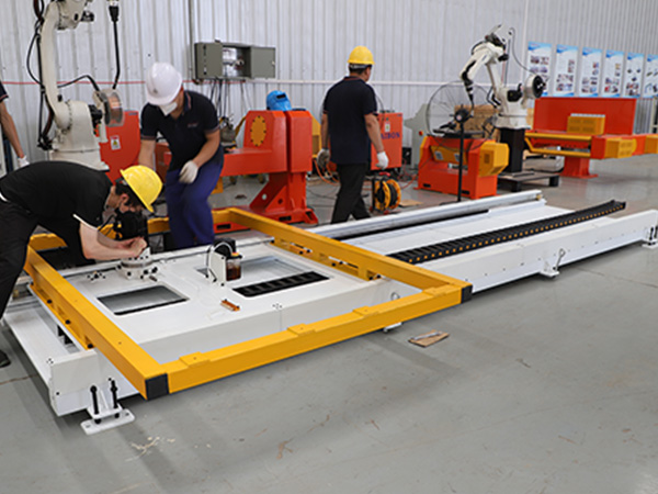 焊接機(jī)器人與焊接專機(jī)外部軸的區(qū)別 焊接機(jī)器人與焊接專機(jī)外部軸的區(qū)別