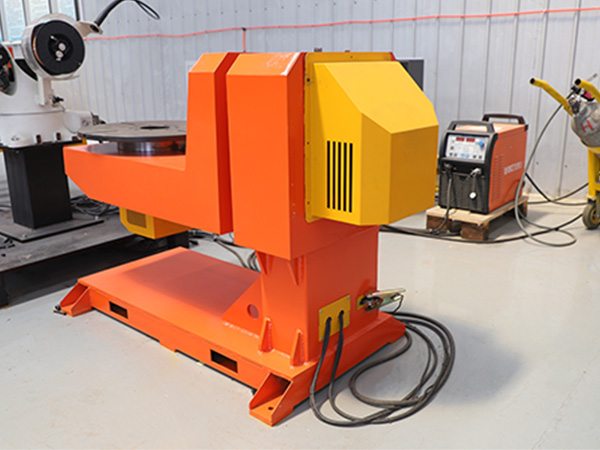 焊接變位機涂抹潤滑油 焊接變位機涂抹潤滑油