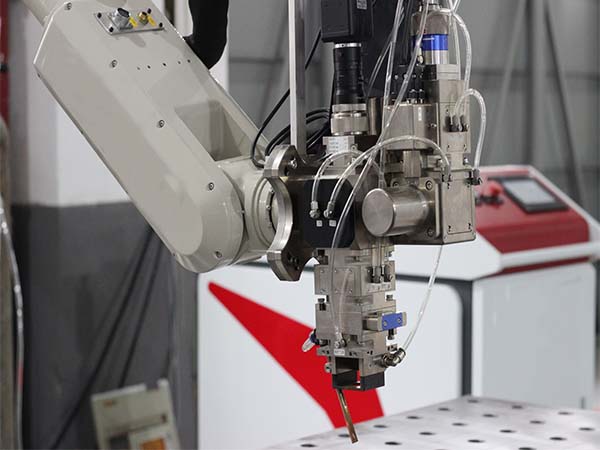 激光焊接機(jī)器人的焊接缺陷是可以進(jìn)行預(yù)防和解決的 激光焊接機(jī)器人的焊接缺陷是可以進(jìn)行預(yù)防和解決的