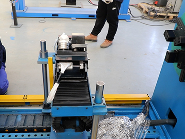 工業(yè)焊接機器人翻轉機