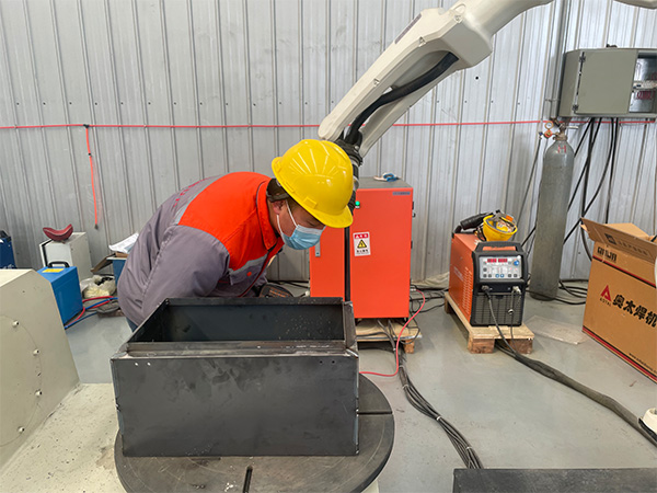自動焊接機器人幫助企業(yè)成本下降，技術(shù)水平提升