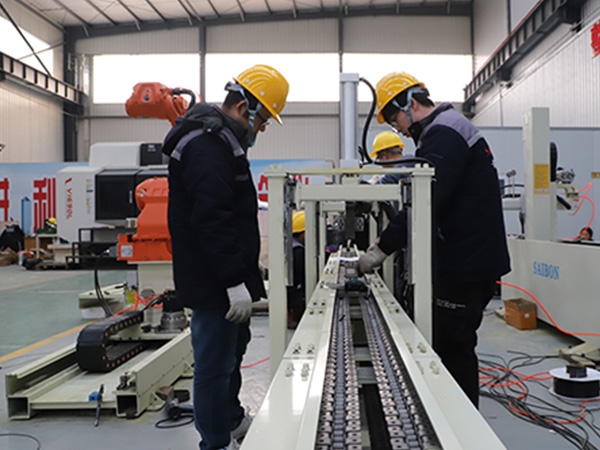 自動(dòng)焊接設(shè)備和半自動(dòng)焊接設(shè)備的區(qū)別 自動(dòng)焊接設(shè)備和半自動(dòng)焊接設(shè)備的區(qū)別