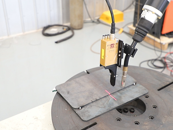 自動(dòng)化焊機(jī)自動(dòng)尋縫的工作過程 自動(dòng)化焊機(jī)自動(dòng)尋縫的工作過程