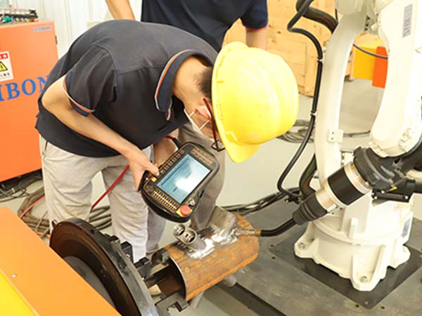 在通用機(jī)械行業(yè)中形成自動焊接生產(chǎn)線 在通用機(jī)械行業(yè)中形成自動焊接生產(chǎn)線