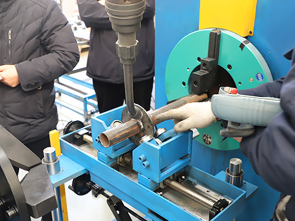 自動焊接機(jī)器人可以使用多長時間？