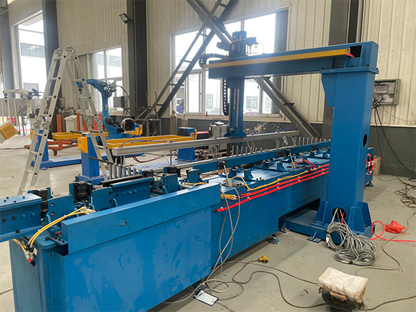 工業(yè)焊接機(jī)器人價(jià)格和效益成正比