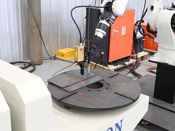 業(yè)焊接機器人工作站的應(yīng)用