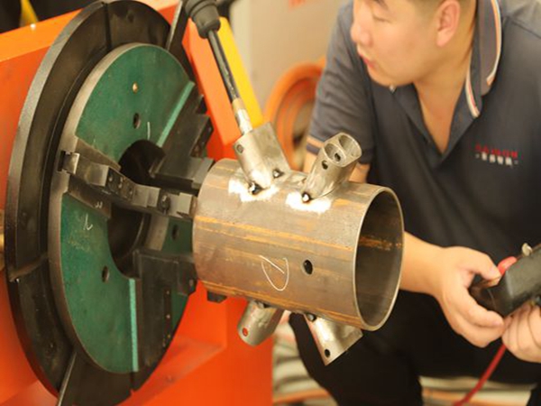 預(yù)防點焊機(jī)器人出現(xiàn)焊接缺陷